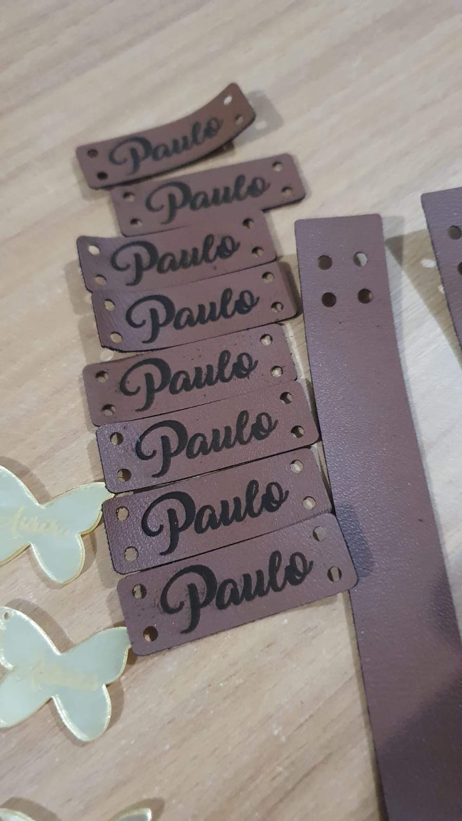 Recorte no couro com gravação a laser